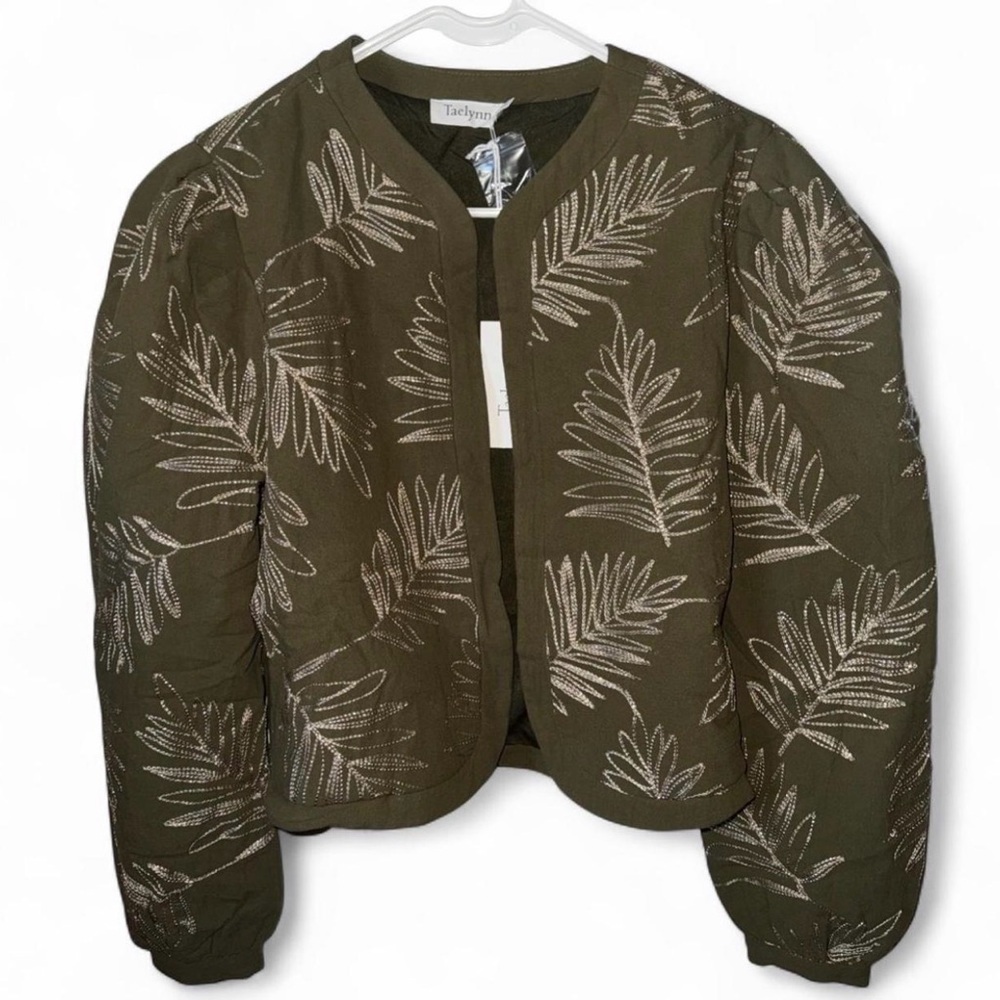 New with tags Taelynn Boutique Dark Green Embroidered Lightweight Jacket